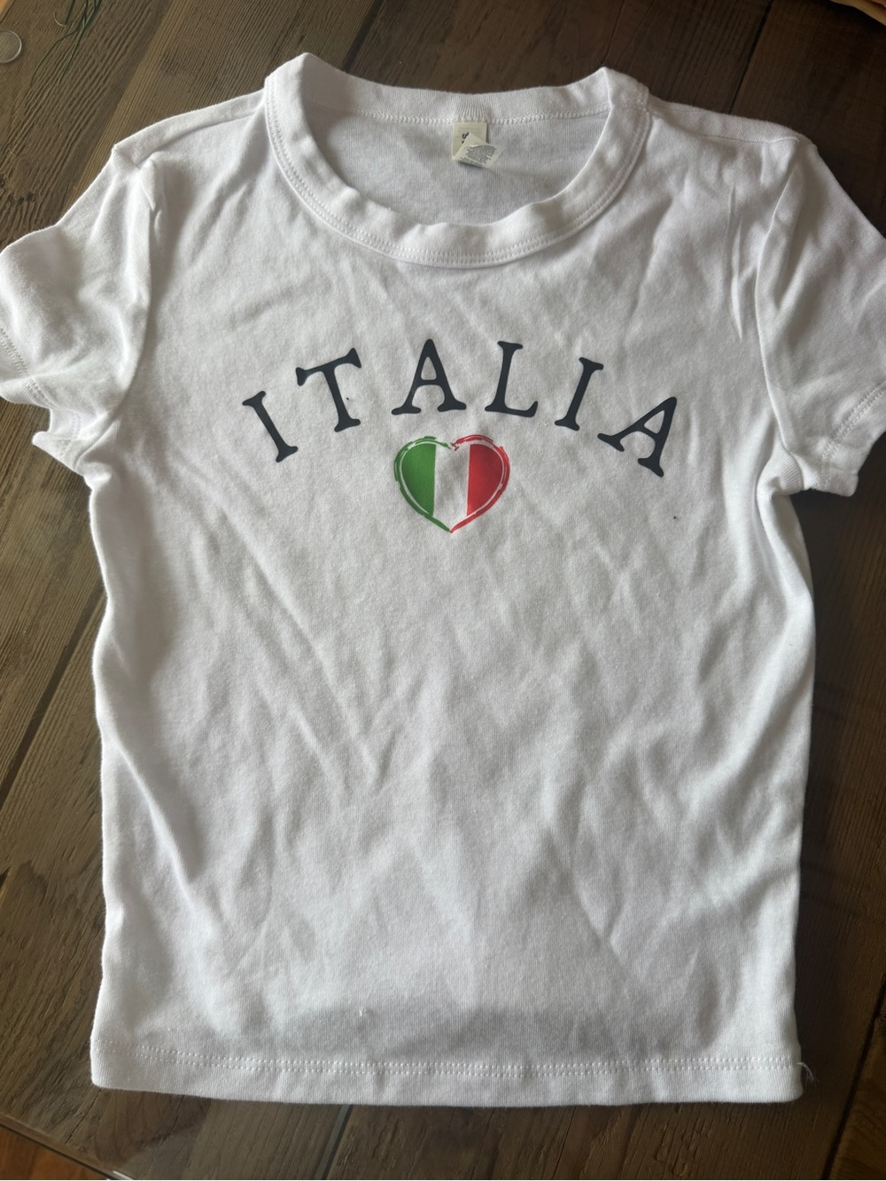 Abella White Tee with Italia Script & Green-Red Heart